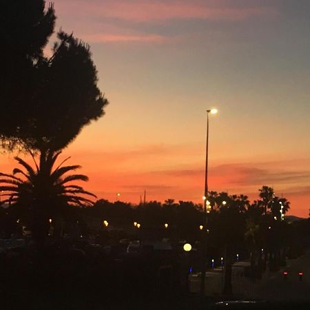 Au Coeur Du Village Naturiste Agde Bagian luar foto