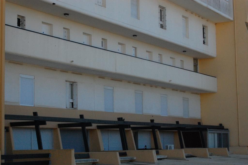 Au Coeur Du Village Naturiste Agde Bagian luar foto